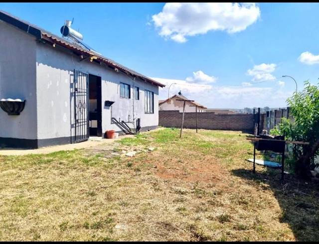 2 BEDROOM PROPERTY TO RENT IN LENASIA SOUTH